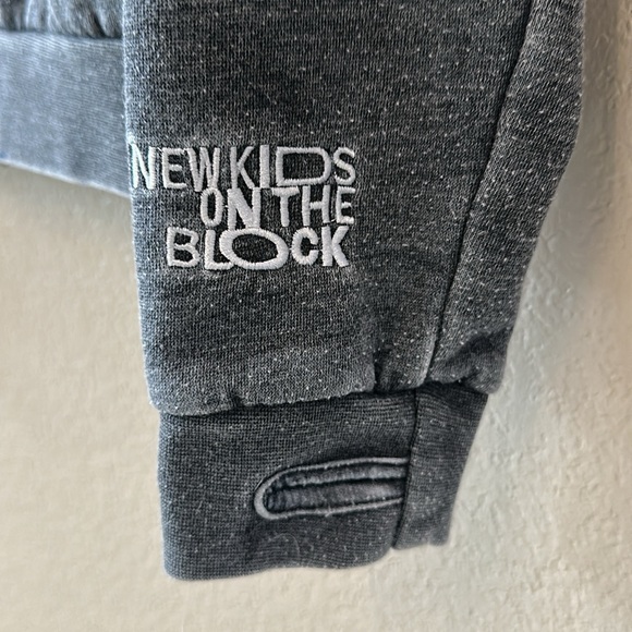 2 New Kids on the Block concert hoodies size Medium - Picture 14 of 14